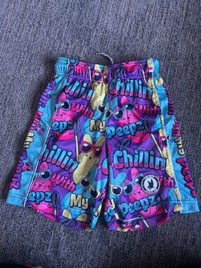 Flow Society  'Chillin with My Peepz'  Shorts (boys small)